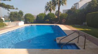 Dúplex a Mijas Golf. Magnífico dúplex bajo con terraza, jardín privado y piscina comu