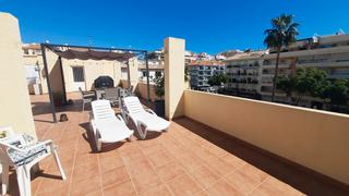 Apartament en Puerto Deportivo. Magnfico tico reformado sin ascensor cerca de la playa y solar