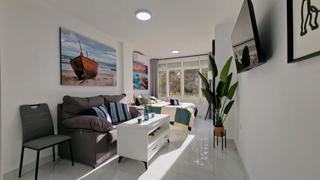 Estudio en Solymar. Magnífico estudio reformado con ascensor, parking y piscina comu