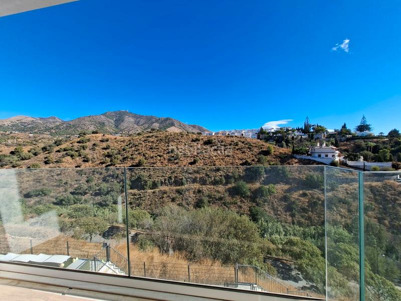 Foto f199b951-fe7f-489e-a92c-9452830ed7e7. Maison jumelée avec parking piscine dans Torreblanca del Sol Fuengirola