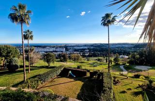 Pis a Las Brisas. Magnífico y amplio piso en magna marbella con garaje, trastero,