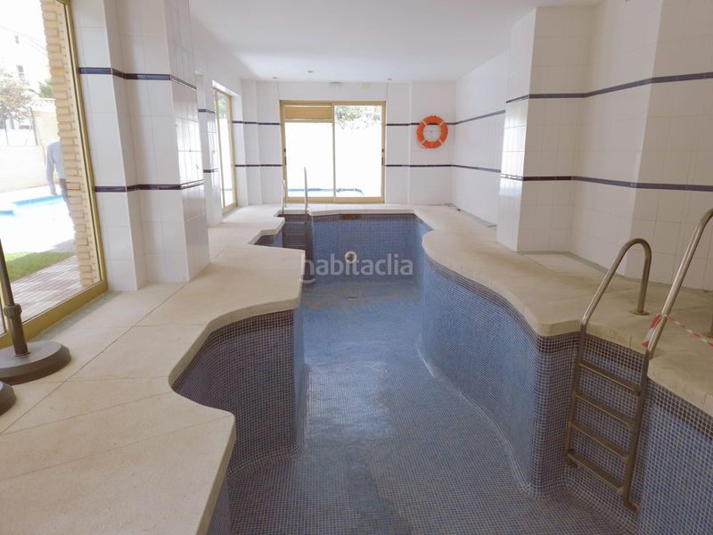 Foto 9864fb2a-9aa0-4af2-8516-032c18debe99. Local comercial magnífico local con vivienda, piscina exterior e interior, sauna, parking. en Fuengirola