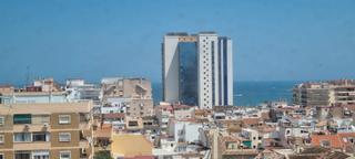 Appartement à Los Boliches. Magnífico piso para reformar con 2 terrazas y vistas al mar