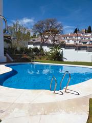 Casa adossada a Torreblanca del Sol. Magnífico y amplio adosado con parking, patio, piscina comunitar