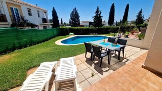 Casa adossada a Mijas Golf. Magnífico adosado en esquina con jardín, piscina y parking comun