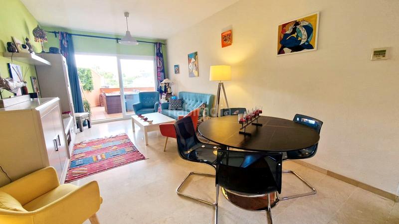 Foto bdc0aeff-dd1f-4eb1-955c-9987a3fa1ce4. Àtic amb aparcament piscina a Castillo Sohail - Myramar Fuengirola