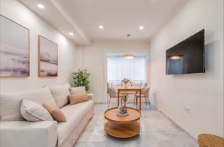 Appartement à Los Boliches. Magnífico piso reformado con ascensor, patio y licencia turístic