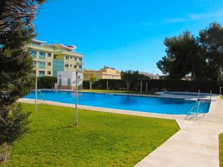 Appartement à Los Árboles. Magnífico y amplio piso reformado con piscina comunitaria