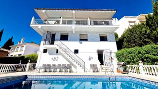 Xalet a Campo de Mijas. Magnífico y amplia villa con garaje y piscina privada