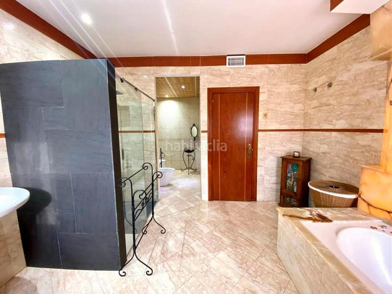 Foto 04c533dd-e887-424e-b315-636dd7ef9d6b. Chalet con camino parcheggio piscina in Cortijo Torrequebrada Benalmádena