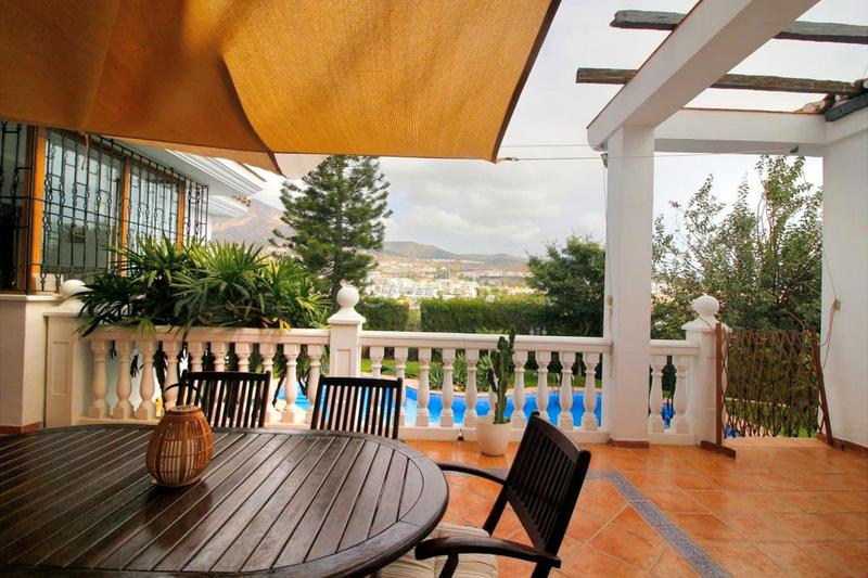 Foto 6563edca-ae1d-45d9-bc6f-5c5531f0a6a0. Chalet con camino parcheggio piscina in Cortijo Torrequebrada Benalmádena