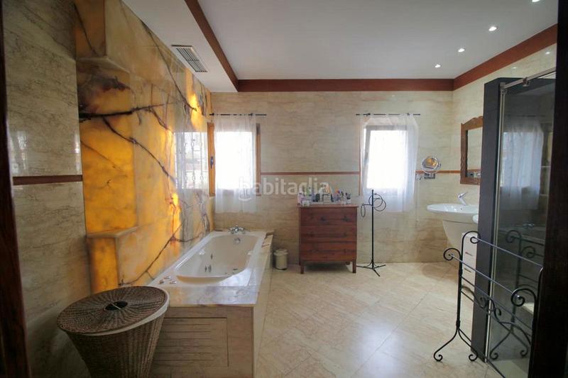 Foto 73d38941-7564-41d5-9538-7bd7be47ac7b. Chalet con camino parcheggio piscina in Cortijo Torrequebrada Benalmádena