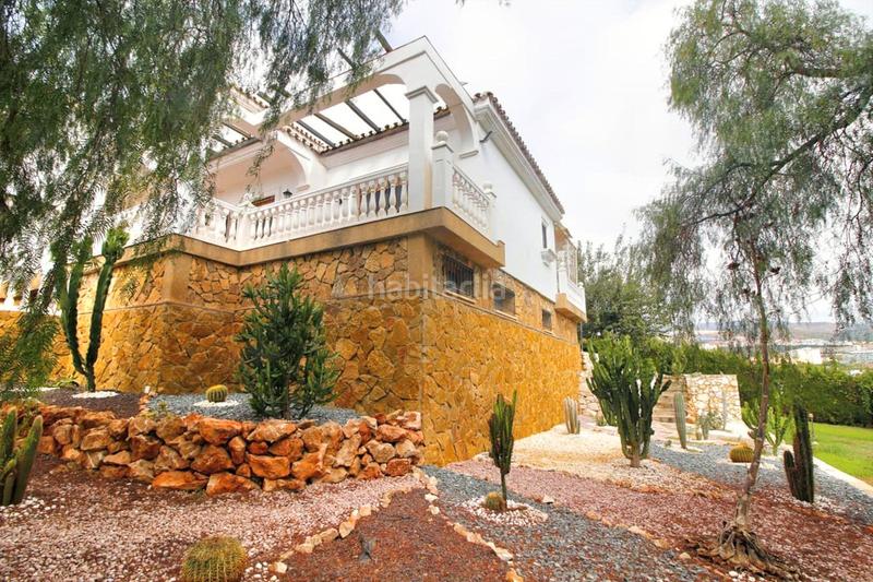 Foto cc2b9cd7-d978-4b49-8602-2d83a80dada3. Chalet con camino parcheggio piscina in Cortijo Torrequebrada Benalmádena