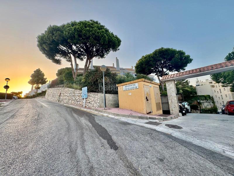 Foto 106f77c5-1ed0-4595-8271-bd519ee09c76. Planta baixa amb xemeneia aparcament piscina a Calahonda Mijas