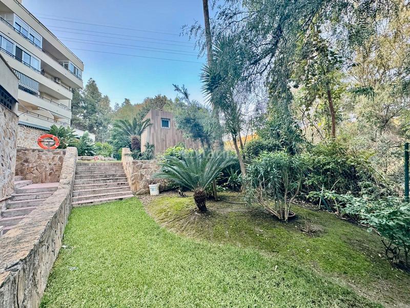 Foto 40f40c47-f01f-4043-922f-9ce48f9c24d4. Planta baixa amb xemeneia aparcament piscina a Calahonda Mijas