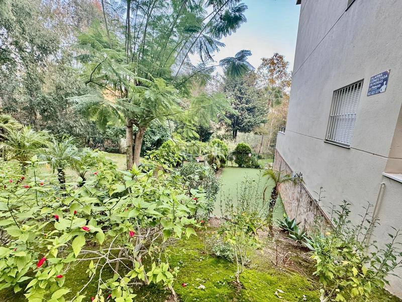 Foto aa9054fc-cce8-48b2-90a6-c7dd5708e8bc. Planta baixa amb xemeneia aparcament piscina a Calahonda Mijas