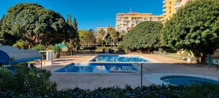 Studio à Parque de la Paloma. Magnífico estudio reformado, piscina y parking comunitario