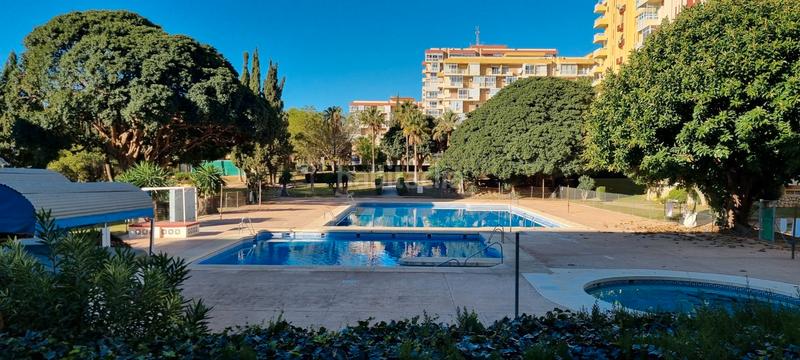 Foto 74f7f25b-ac9e-46dd-978f-113e6c67174b. Estudio magnífico estudio reformado, piscina y parking comunitario en Benalmádena