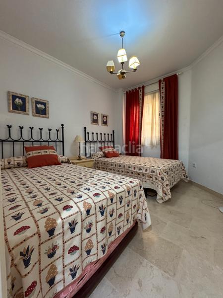 Foto 99e5050c-4ad0-4880-b0e0-3e773b53d783. Piso magnífico piso con terraza, garaje y piscina comunitaria en Fuengirola