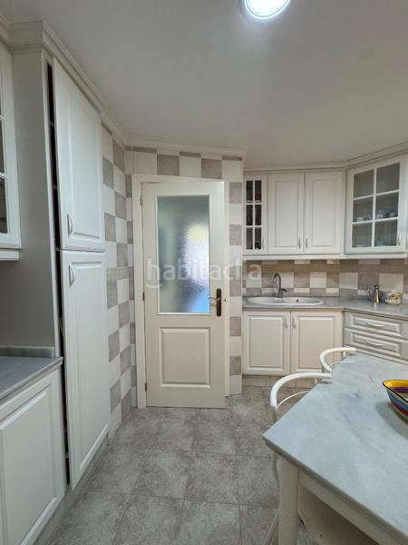 Foto 9ccd4ac7-1eb0-4fb3-abbd-5739463f754a. Piso magnífico piso con terraza, garaje y piscina comunitaria en Fuengirola