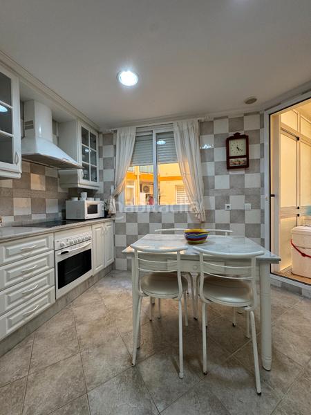 Foto e952e6d5-b6f4-4876-b3ae-940f7380fb36. Piso magnífico piso con terraza, garaje y piscina comunitaria en Fuengirola