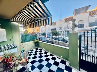 Maison jumelée à Los Boliches. Magnífico adosado para reformar en los boliches con pisicina com