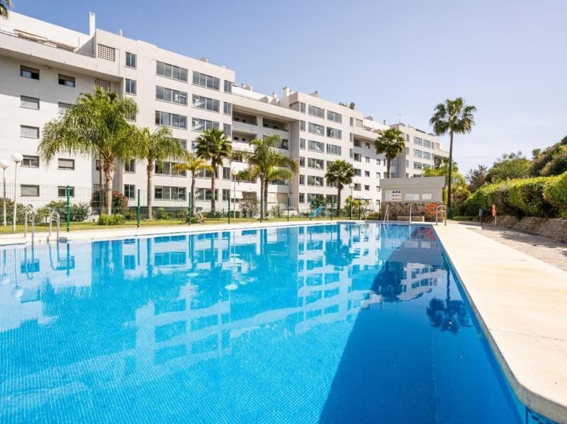Foto 01703990-8038-41ef-9c62-e25ce02a59c0. Pis amb aparcament piscina a Castillo Sohail - Myramar Fuengirola