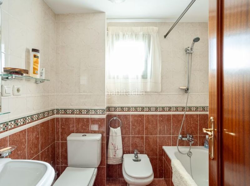 Foto abe49565-6c9b-4b19-934e-3f26fda1d735. Pis amb aparcament piscina a Castillo Sohail - Myramar Fuengirola