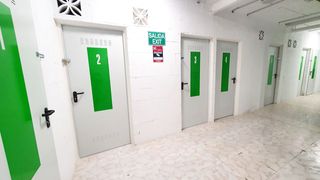 Local Comercial en Centro ciudad. Magnífica nave industrial en el centro actualmente trasteros con