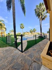 Erdgeschoss in Riviera del Sol. Magnífico piso en planta baja con jardín privado, garaje, traste