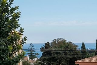 Maison jumelée à El Pinillo. Magnífico y amplio pareado estilo contemporáneo nuevo a estrenar