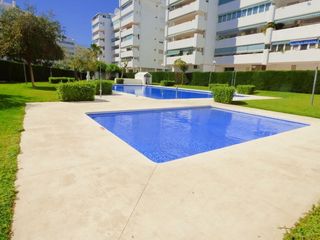 Appartamento in Castillo Sohail - Myramar. Magnífico piso para actualizar con terraza, parking, pisicina y