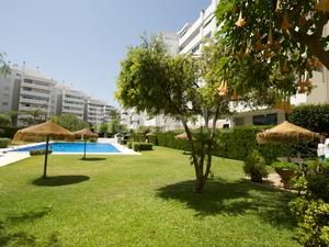Foto ef7225a5-9ed3-4771-aab3-eae7f82e58f1. Pis amb piscina a Castillo Sohail - Myramar Fuengirola