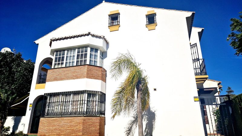 Foto 8b8b237e-ffff-46f6-806a-3eb7454c6240. Casa adossada amb xemeneia piscina a Mijas golf Mijas