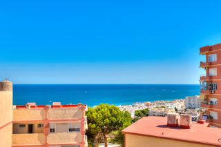 Apartamento en Loma de los Riscos. Magnífico piso  terraza con vistas al mar, pisicina y trastero c