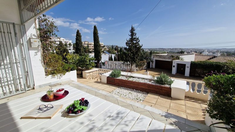 Foto 07b6c1a5-5bfa-4c31-ba19-494a97e4e42f. Casa adosada magnífico adosado reformado golf, con terraza y 2 plazas de parking en Mijas