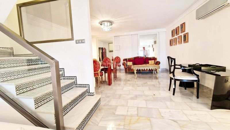 Foto 6c5a5c43-77dd-49ed-ad8b-4e6e3693c5a5. Casa adosada magnífico adosado reformado golf, con terraza y 2 plazas de parking en Mijas