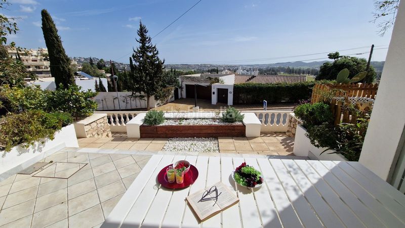 Foto 8d033edb-dbb1-4247-8e1b-2b088be73055. Casa adosada magnífico adosado reformado golf, con terraza y 2 plazas de parking en Mijas