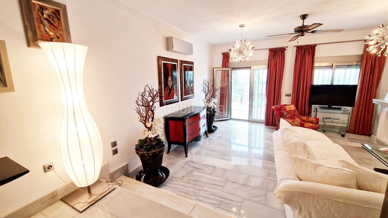 Foto ad7b70fc-24ce-43ea-8996-ed305d67e97b. Casa adosada magnífico adosado reformado golf, con terraza y 2 plazas de parking en Mijas