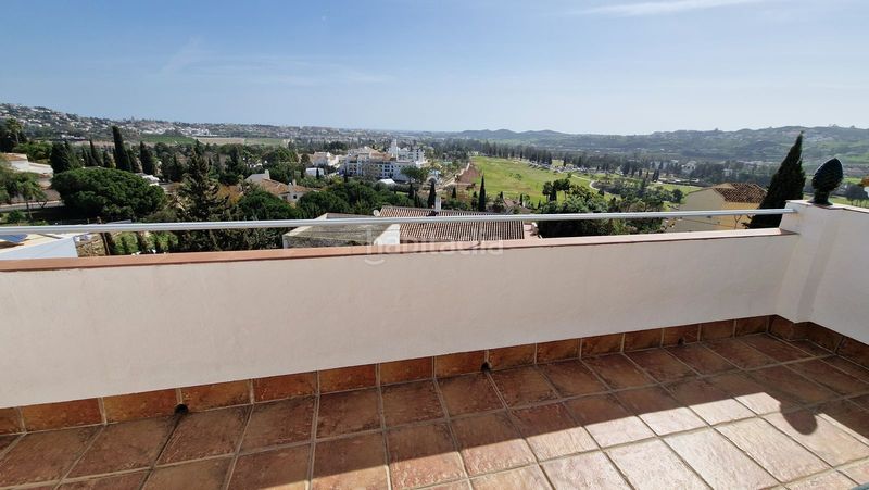 Foto e2855e1d-ecce-4ed5-898b-6ed5d6f8d335. Casa adosada magnífico adosado reformado golf, con terraza y 2 plazas de parking en Mijas