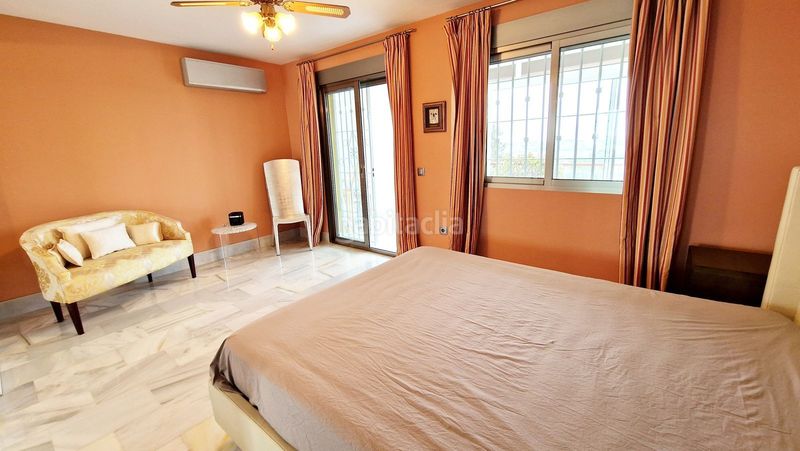 Foto f699da5f-f08e-4d19-8b31-e00e8cfac6e5. Casa adosada magnífico adosado reformado golf, con terraza y 2 plazas de parking en Mijas