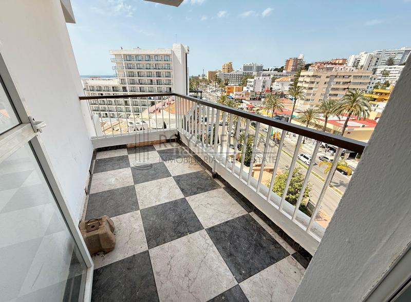 Foto 4067c7b5-b639-4e5c-8cbf-f89f21f0b89b. Appartamento con piscina in Puerto Marina Benalmádena