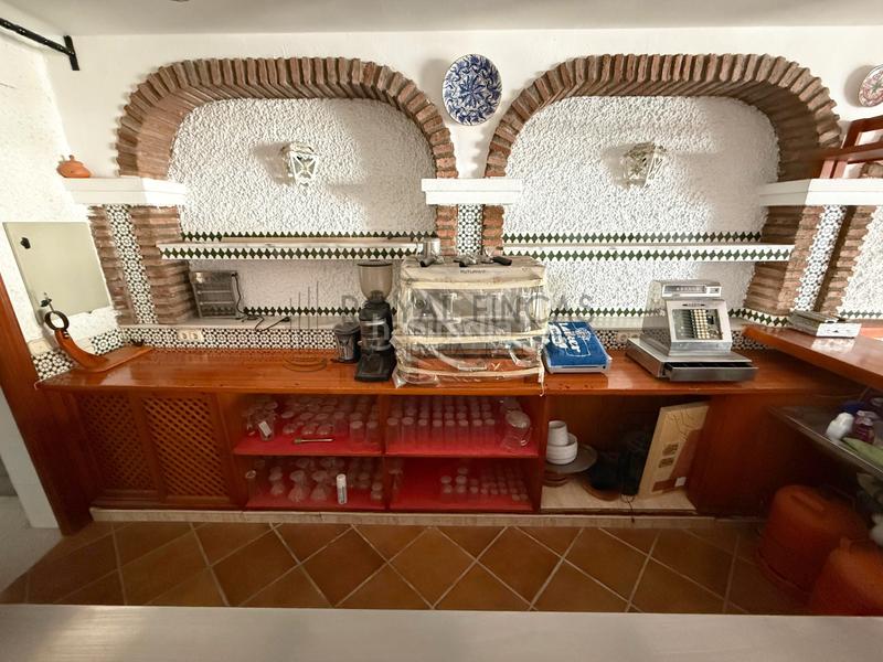 Foto f18ce95b-3029-4121-a0c9-8f809d2e7239. Alquiler local comercial en avenida las palmeras 162 en Benalmádena