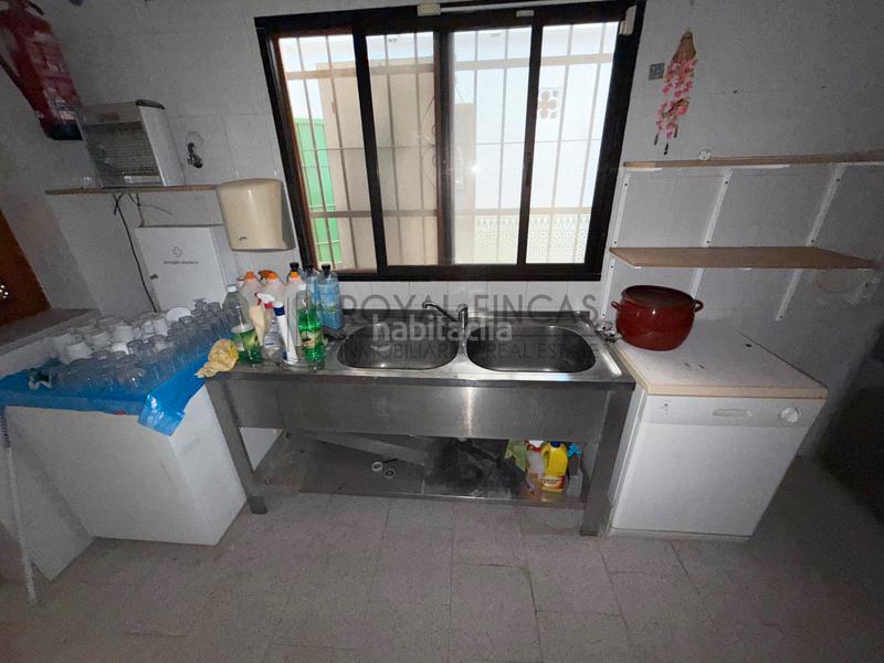 Foto ff57cb1c-27aa-4c8c-b9cd-1b1398135d02. Alquiler local comercial en avenida las palmeras 162 en Benalmádena