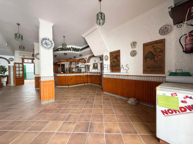 Foto b6e59daf-f83b-487a-b6f8-6177d34001a0. Lloguer local comercial a avenida las palmeras 162 a Benalmádena