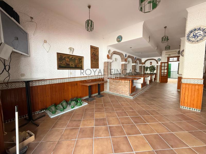 Foto c165cd16-36e3-46bd-9337-7cd57f25af78. Lloguer local comercial a avenida las palmeras 162 a Benalmádena