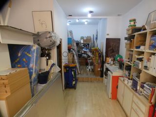Business premise in Pasaje málaga 7. Local comercial con oportunidad a cambio de vivienda