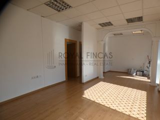 Local Comercial a Avenida Ciudad de Melilla 17
