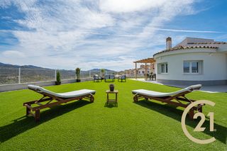 Chalet in Urbanizacion ur-1c embalse 82. Chalets independientes con parcela privada desde 335.000 €