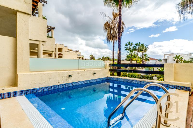 Foto f5106abe-75f5-47e2-b5fc-11db02a5e222. Piano terra in calle caserío 4 in Paraiso - Barronal Estepona